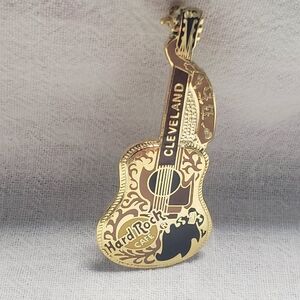 Vintage 1990's Rock Cafe Cleveland,Ohio Goldtone  Guitar Pin